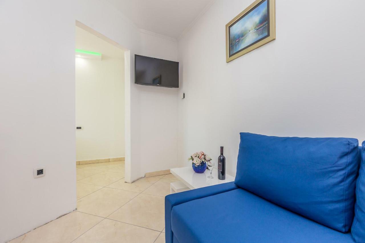 Apartments Jenny Pinezići Extérieur photo